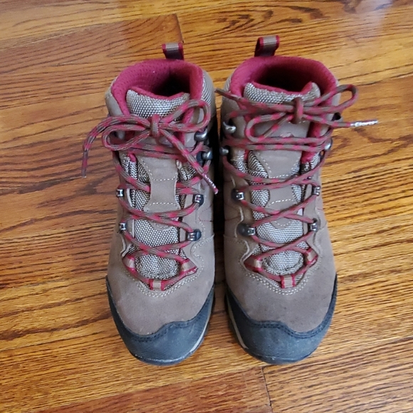 clorts hiking boots